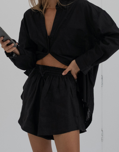 The Sal Short / Black (100% Linen)